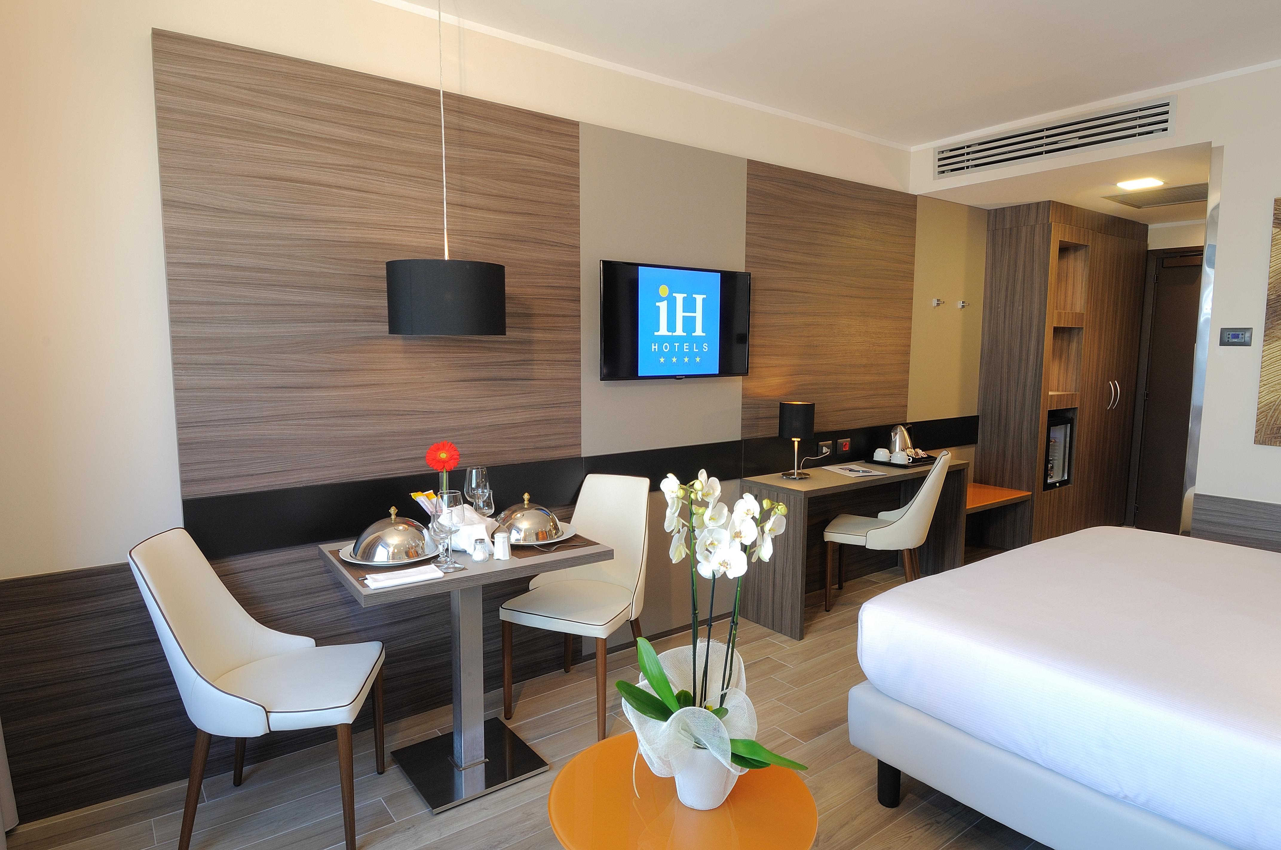 Ih Hotels Milano Lorenteggio Luaran gambar