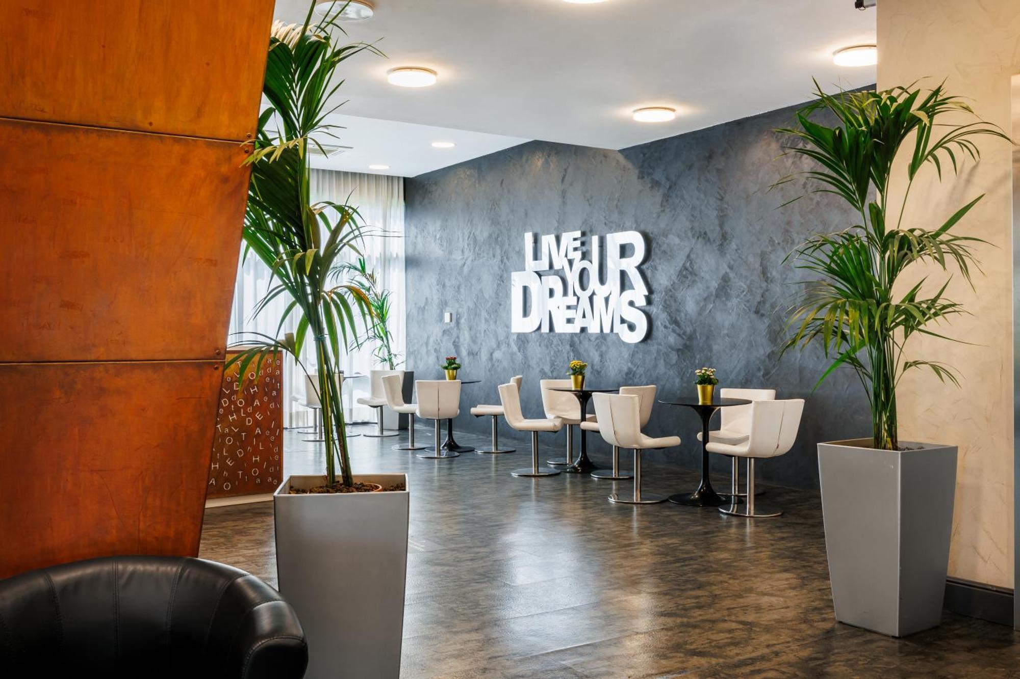 Ih Hotels Milano Lorenteggio Luaran gambar